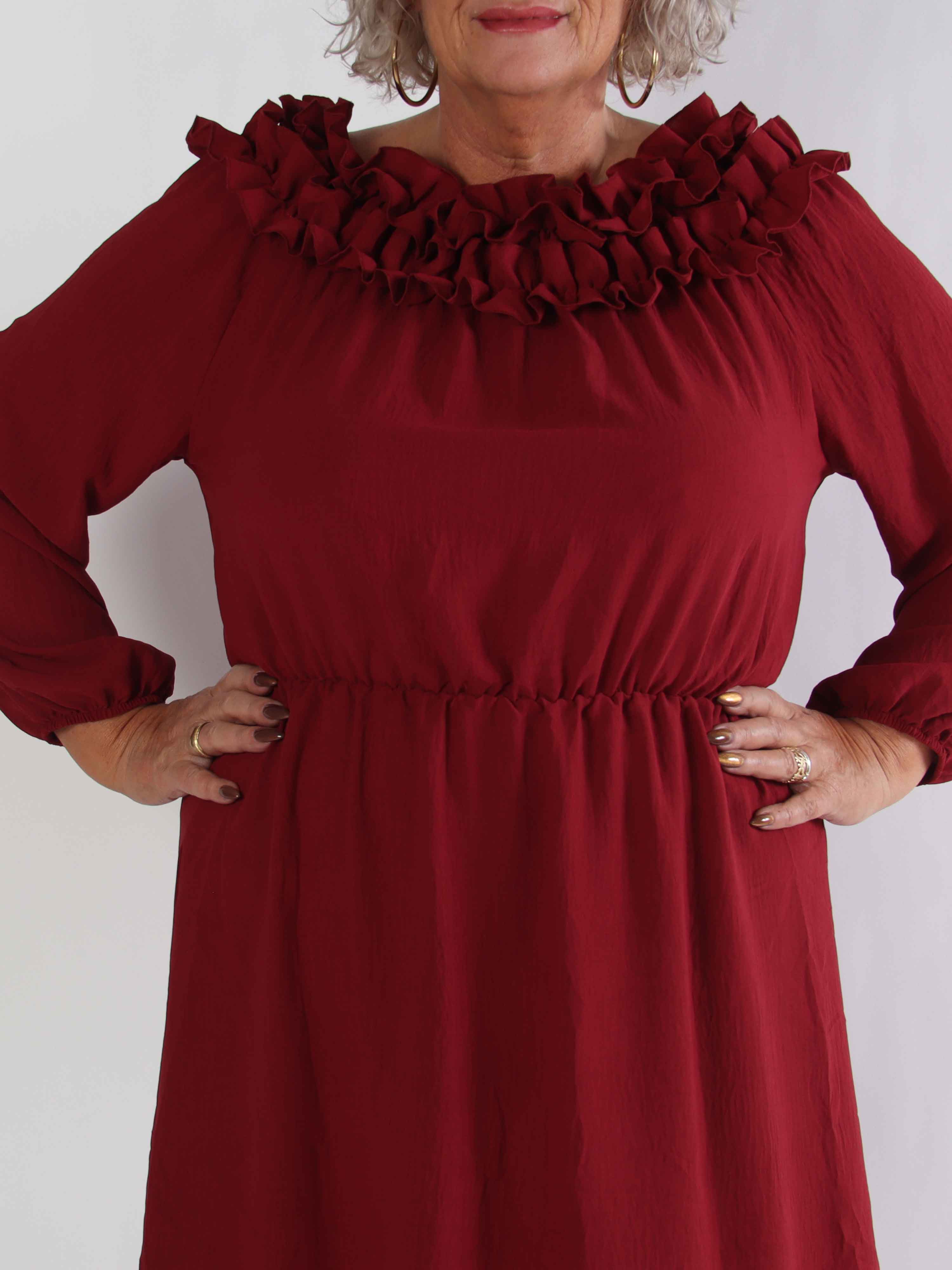 Chili Fitted Dress - Plus size klänning med volangkant och resår i midjan